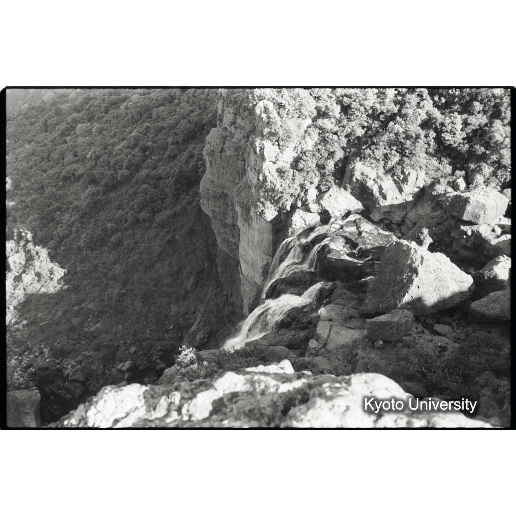 [１２コマ目]「ティッシサット（Tissi Sat)の滝（４）」 (1)