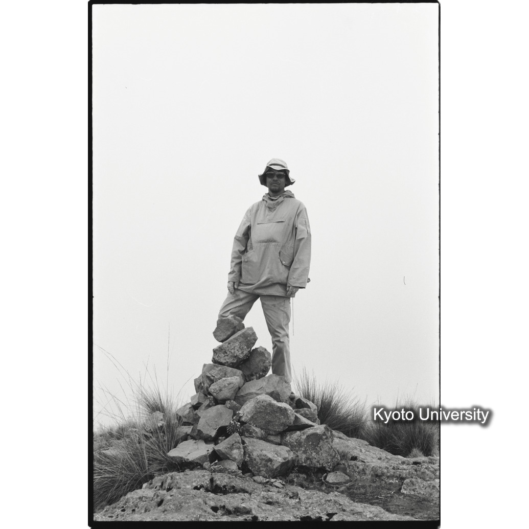 [８コマ目]「カダディット山（3759m）のケルン（２）」 (1)