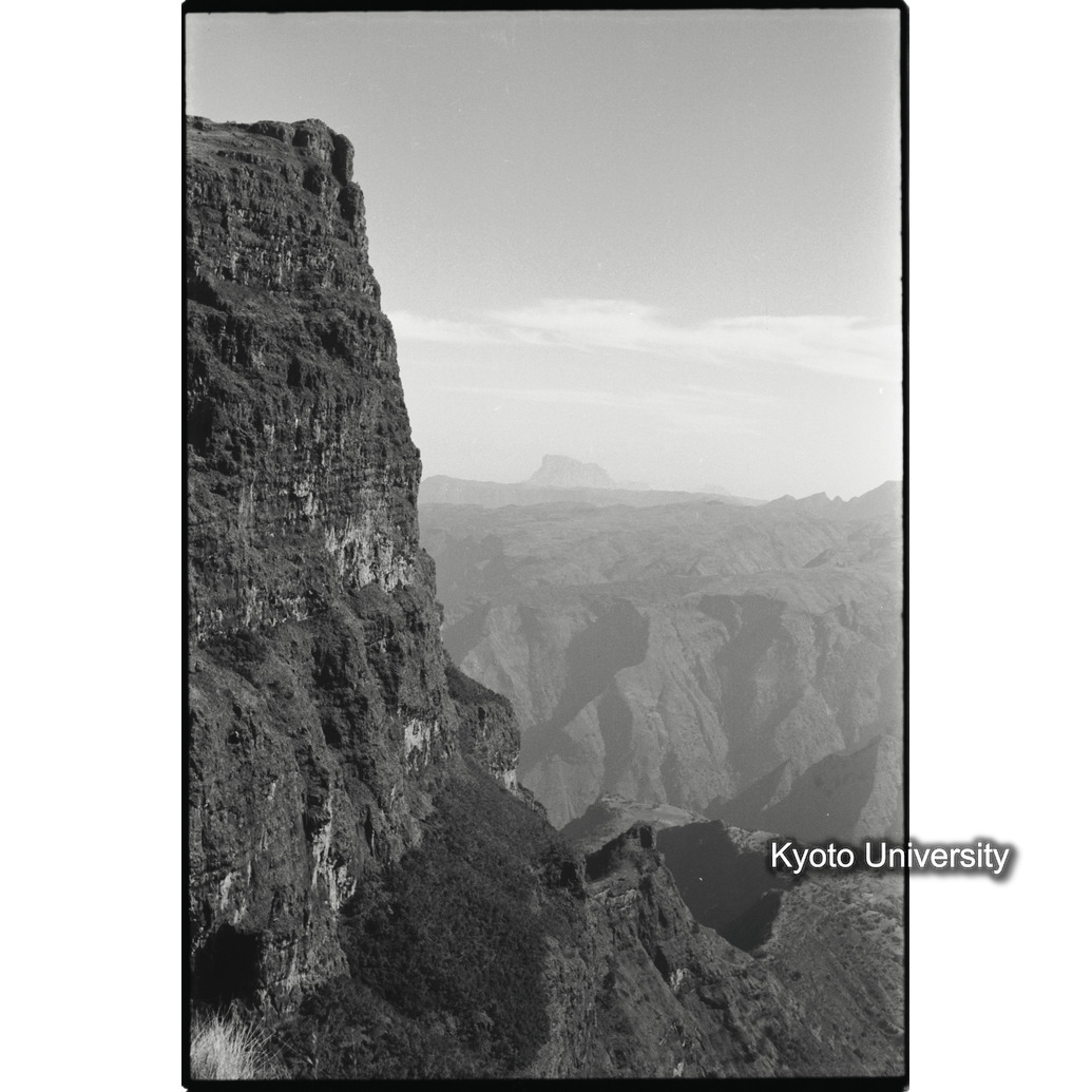 [２８コマ目]「エミエットゴゴの断崖」 (1)