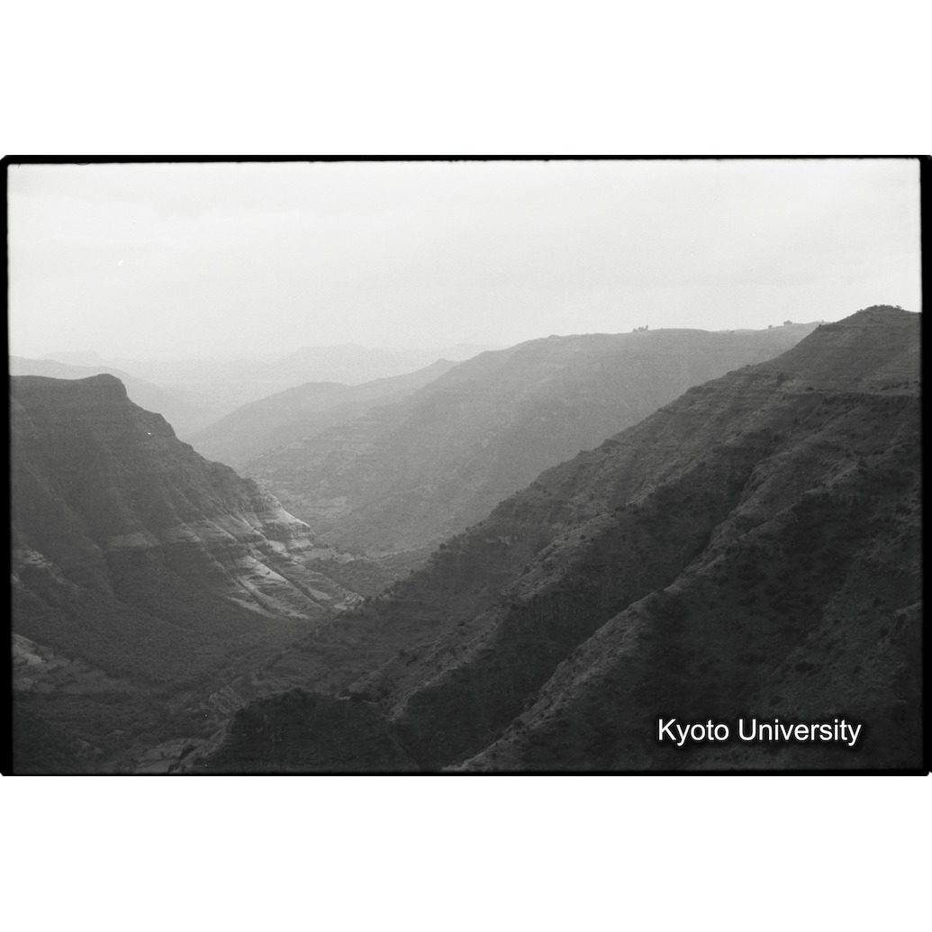 [９コマ目]「サンカバーよりの一望」 (1)