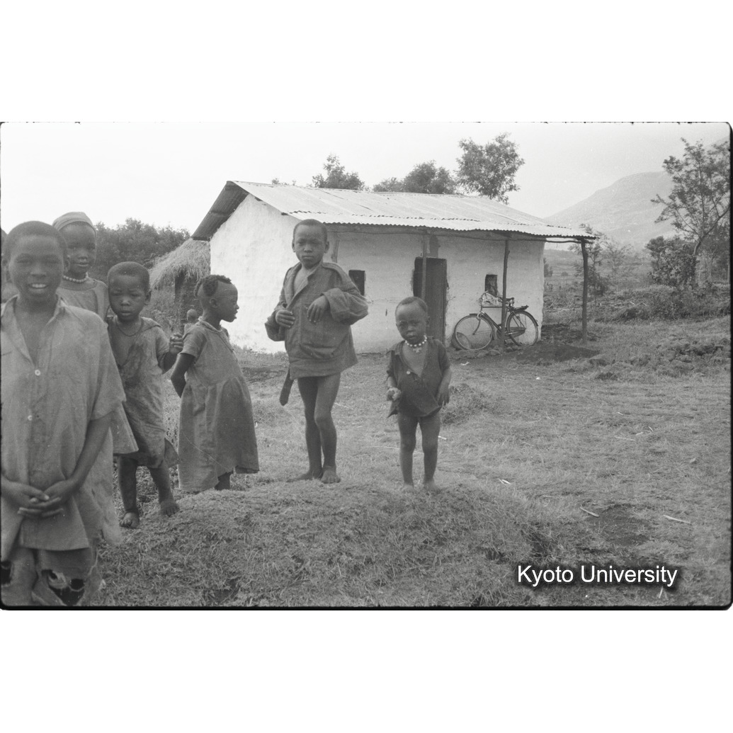 [２９コマ目]「ニャロワンダ族の子ども」 (1)