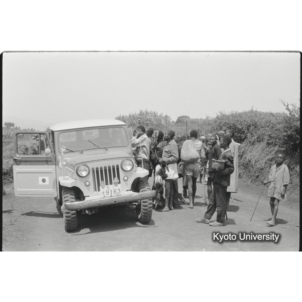 [33コマ目]「コンゴの人々（男たち）」 (1)