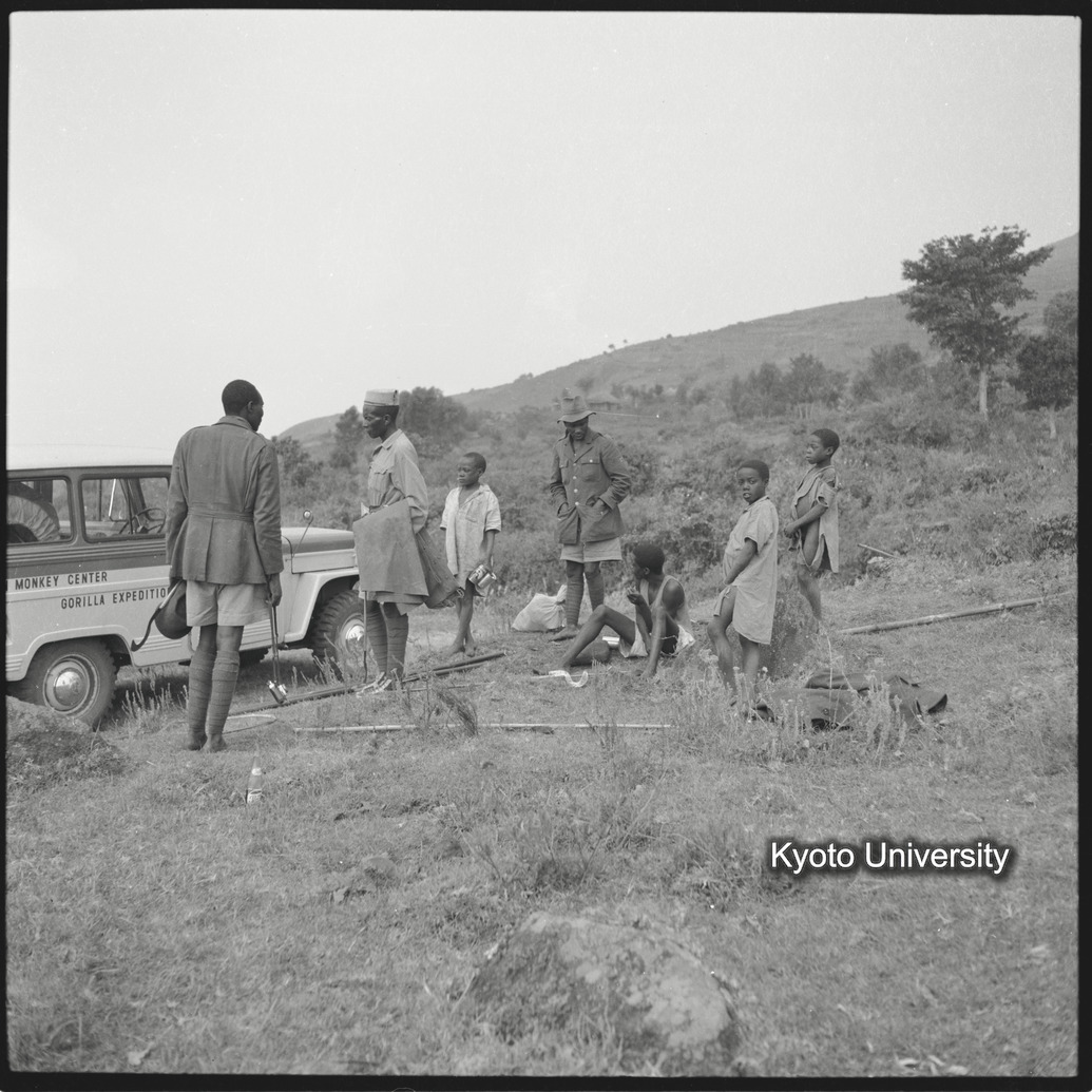 [8コマ目]「ゴリラの山へ出発」 (1)