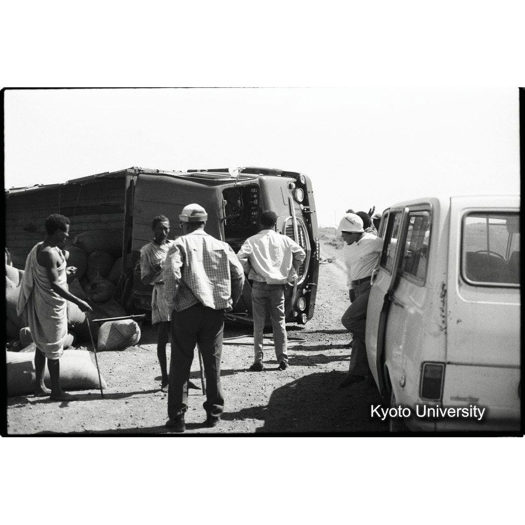 [３３コマ目]「トラックの転倒（２）」 (1)