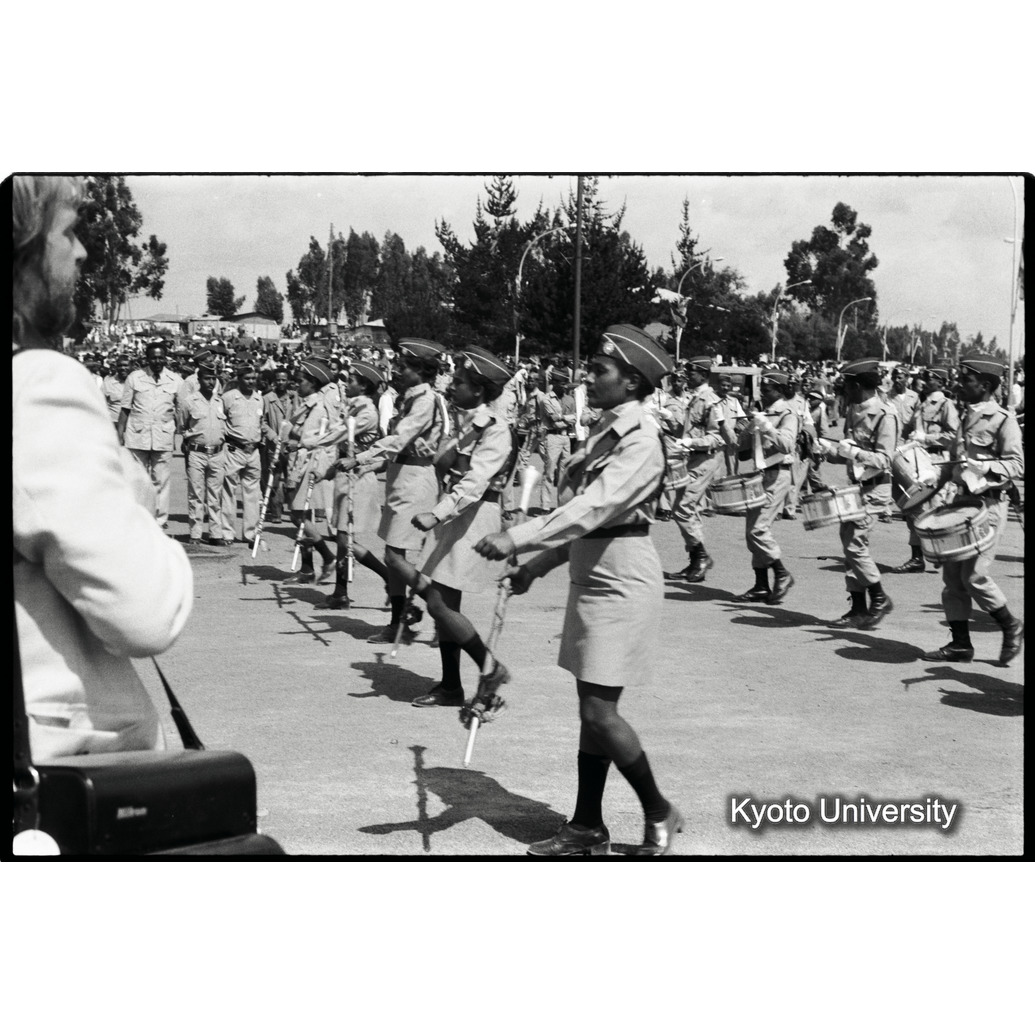 [５コマ目]「女子軍楽隊」 (1)