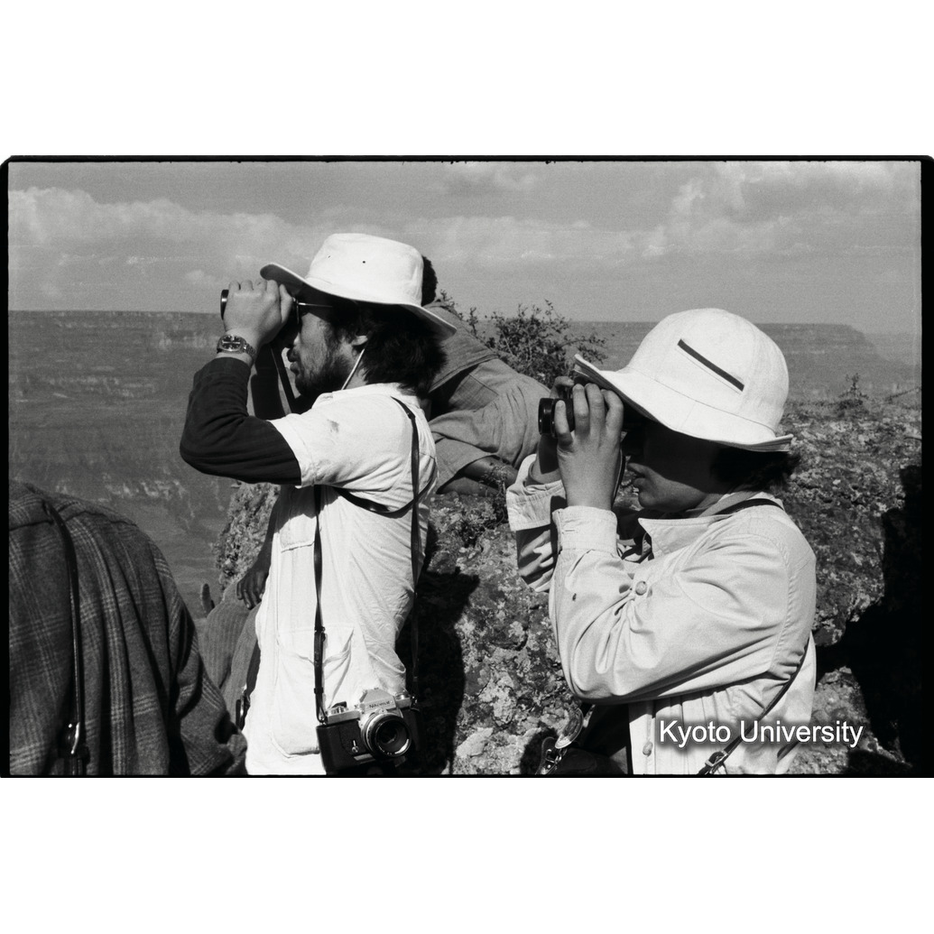 [１４コマ目]「ヒヒを探す隊員」 (1)