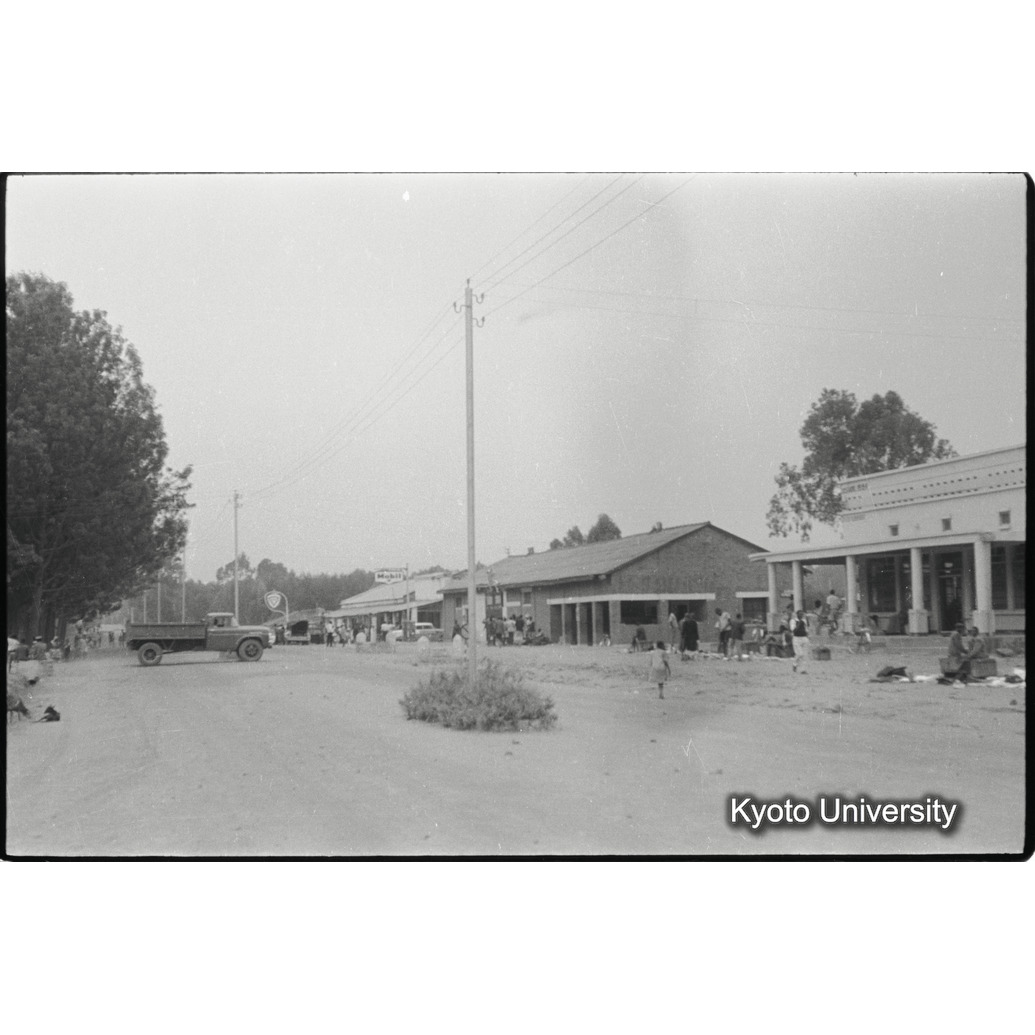 [２２コマ目]「？」 (1)