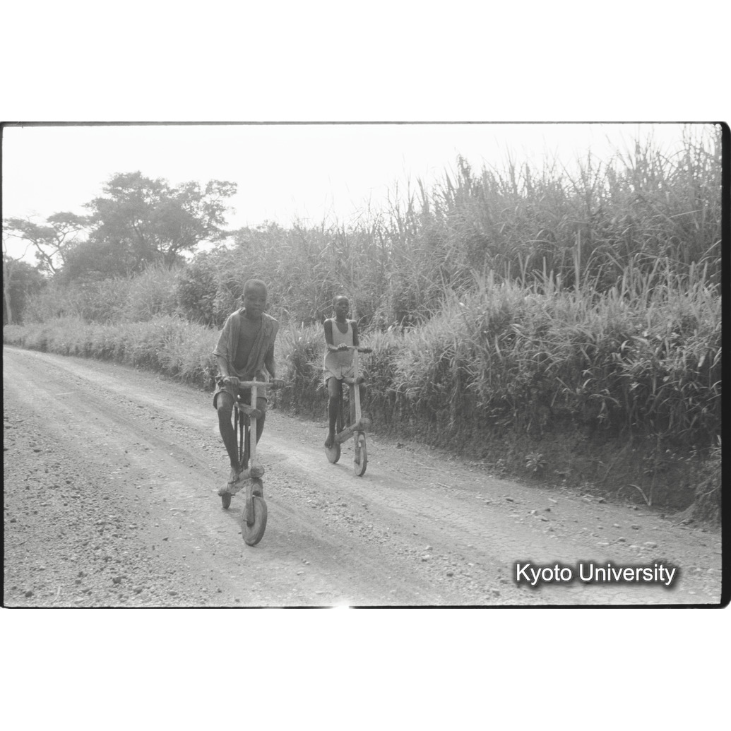 [３コマ目]「手製の自転車（１）」 (1)