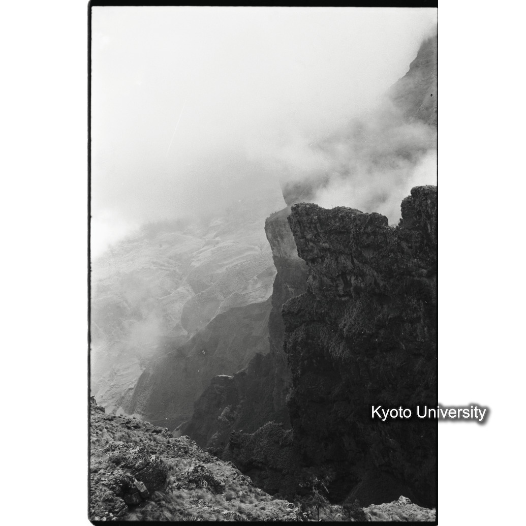 [１６コマ目]「谷から湧く雲」 (1)