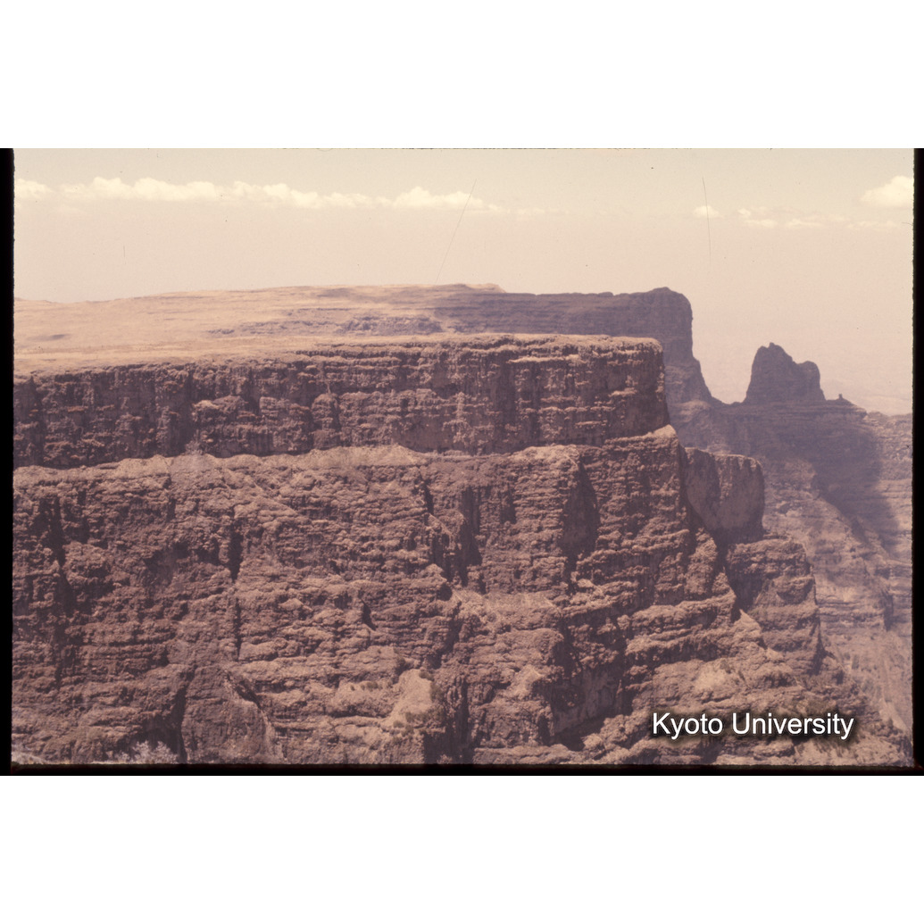 Sm　1973　1025 (1)