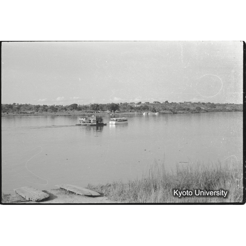 [１８コマ目]「川と遊覧船」 (1)