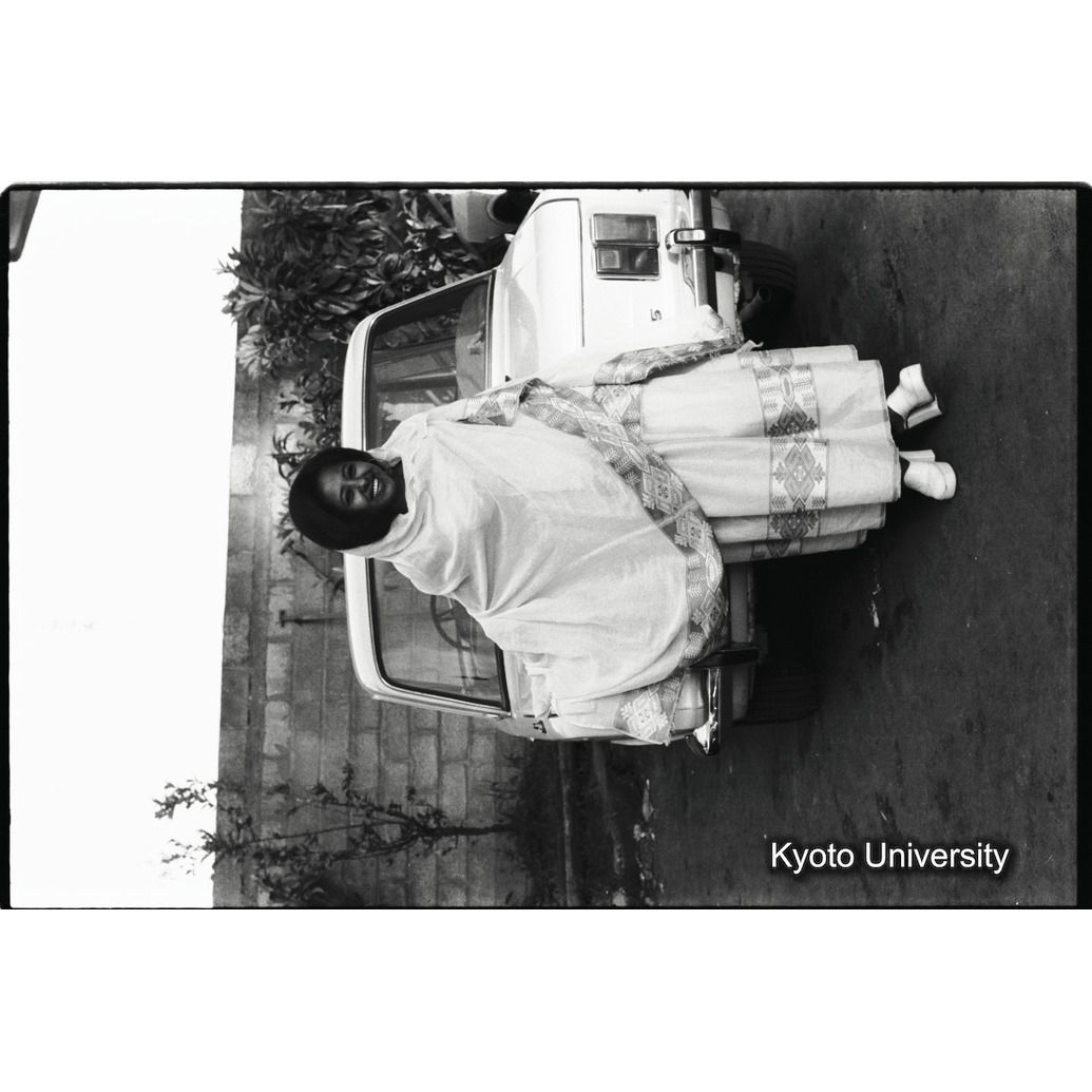 [３２コマ目]「アムハラ族の女性（４）正装」 (1)