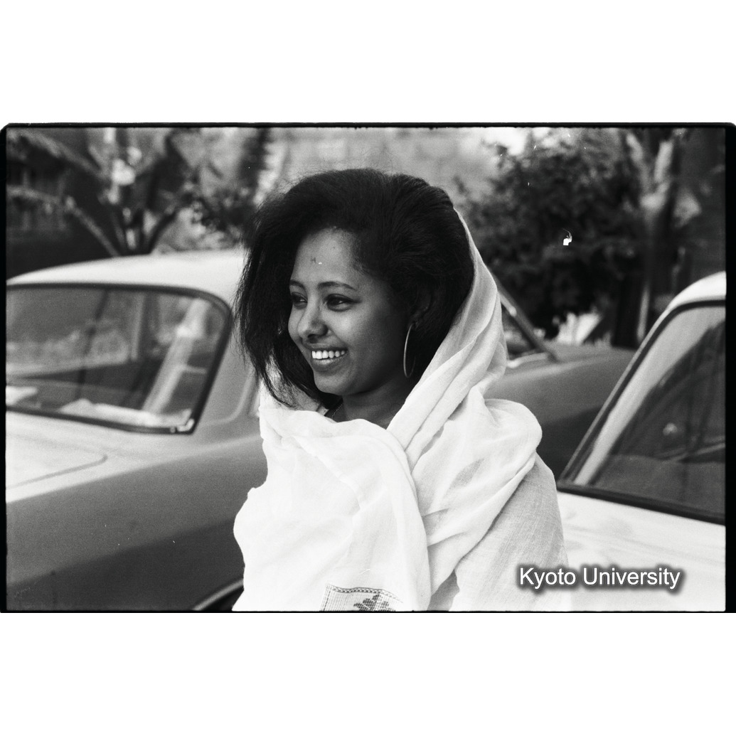 [３３コマ目]「アムハラ族の女性（５）」 (1)